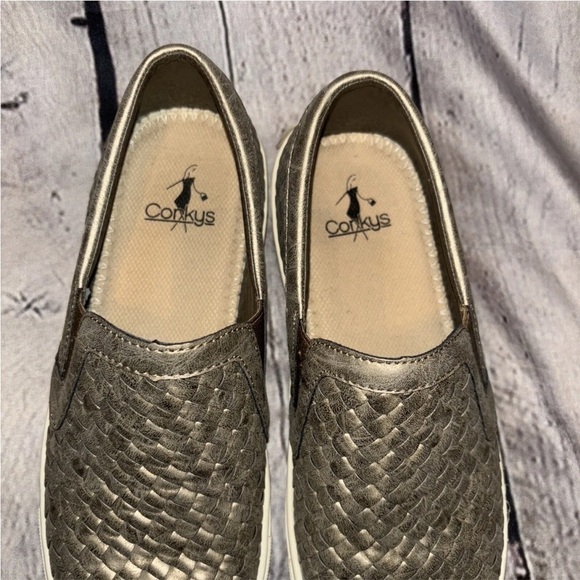 Corkys Powder Metallic Woven Faux Leather Slip On Loafer Flat Cushioned Size 8 - Picture 2 of 7
